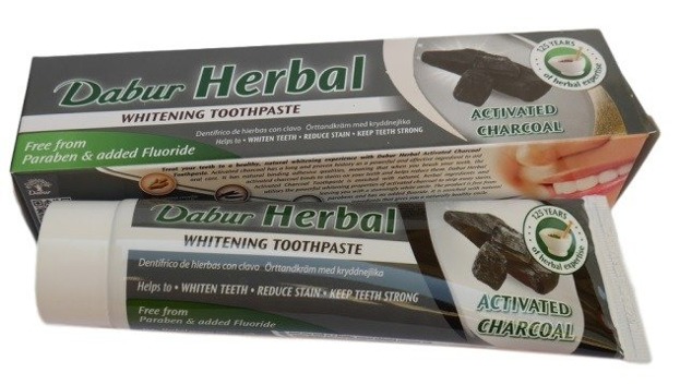 Dabur Herbal Activated Charocal Pasta do zębów z aktywnym węglem 100ml